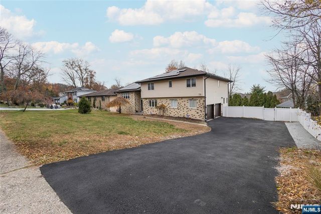 69 Colonial Road, Wayne, NJ 07470