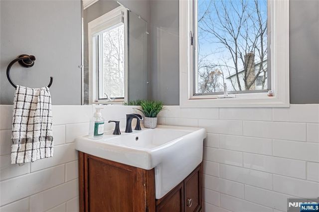 69 Colonial Road, Wayne, NJ 07470