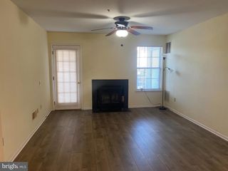 2004 WATERS EDGE DR, Newark, DE 19702