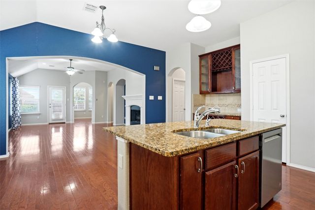 601 Darlington Trail, Fort Worth, TX 76131