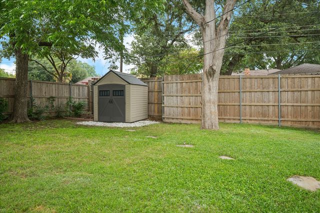 8426 Baumgarten Drive, Dallas, TX 75228