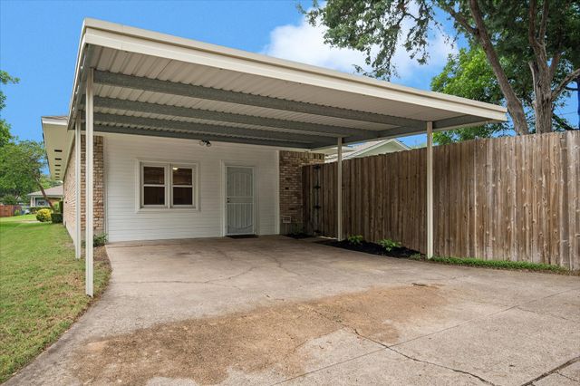 8426 Baumgarten Drive, Dallas, TX 75228