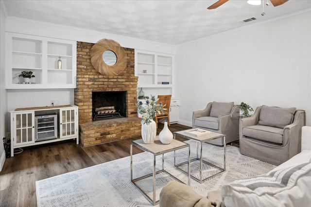 8426 Baumgarten Drive, Dallas, TX 75228