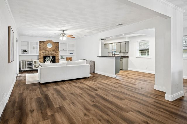 8426 Baumgarten Drive, Dallas, TX 75228