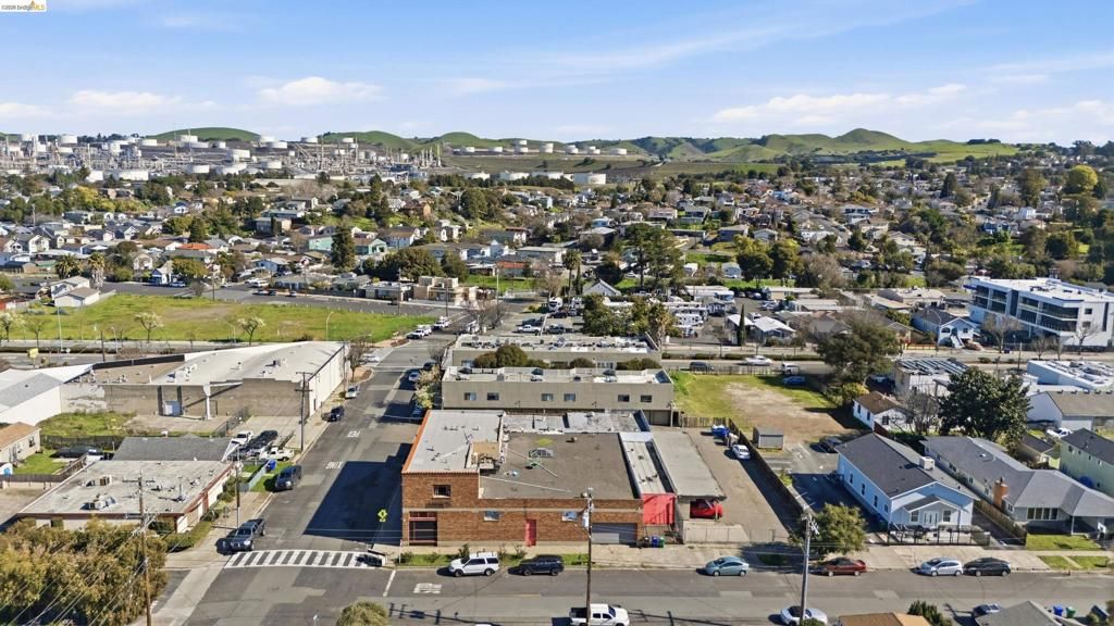 Image 10 of property listing at 511 511 3Rd St, Rodeo, CA 94572