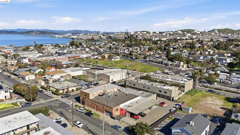 Image 11 of property listing at 511 511 3Rd St, Rodeo, CA 94572