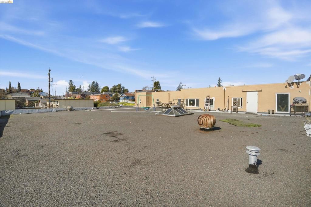 Image 12 of property listing at 511 511 3Rd St, Rodeo, CA 94572