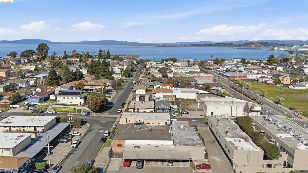 Image 13 of property listing at 511 511 3Rd St, Rodeo, CA 94572