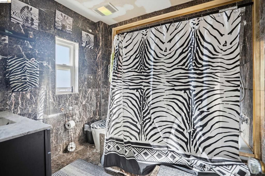 Image 7 of property listing at 511 511 3Rd St, Rodeo, CA 94572