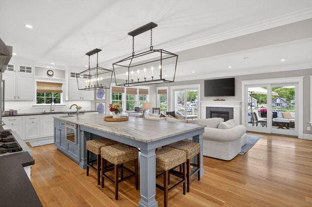 357 Monomoscoy Road, Mashpee, MA 02649