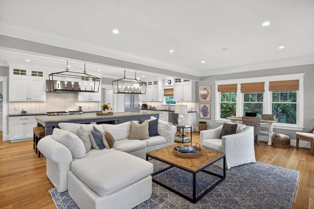 357 Monomoscoy Road, Mashpee, MA 02649
