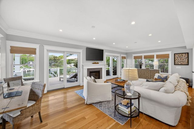 357 Monomoscoy Road, Mashpee, MA 02649