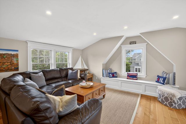 357 Monomoscoy Road, Mashpee, MA 02649