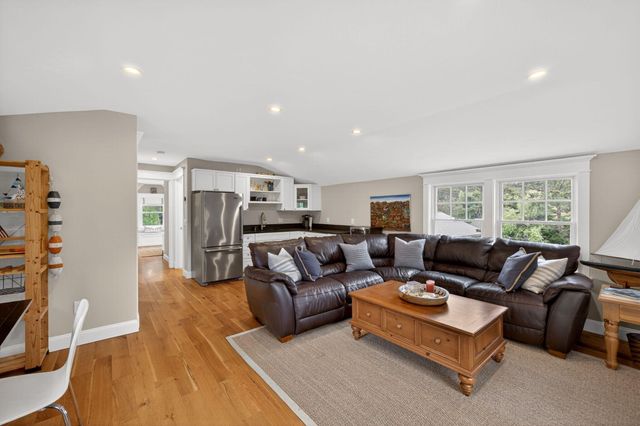 357 Monomoscoy Road, Mashpee, MA 02649