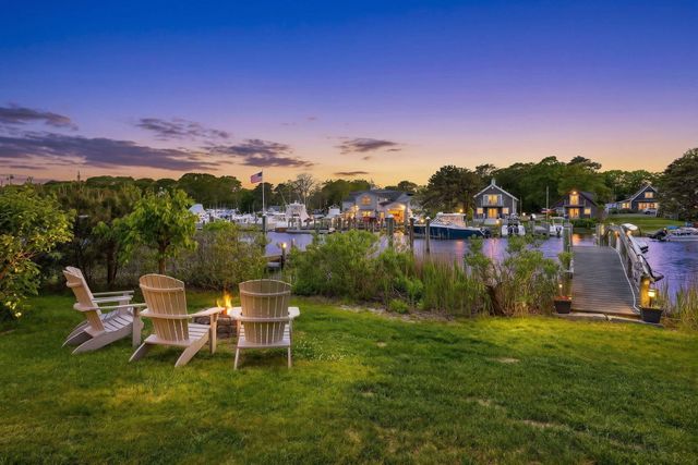 357 Monomoscoy Road, Mashpee, MA 02649