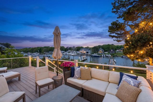 357 Monomoscoy Road, Mashpee, MA 02649