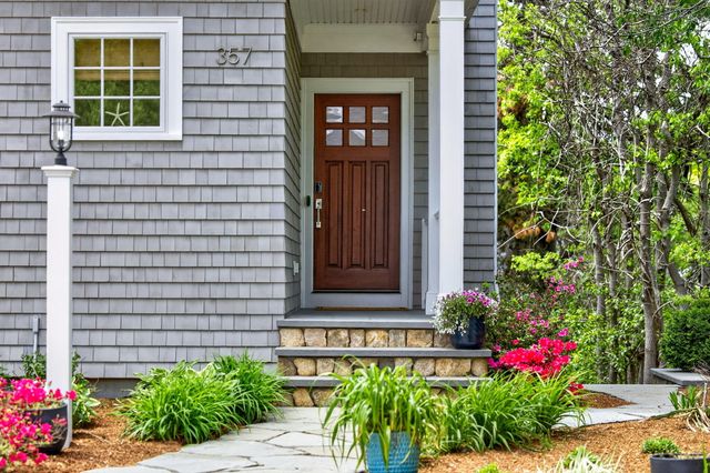 357 Monomoscoy Road, Mashpee, MA 02649