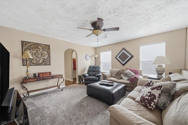 140 Cedar Ridge Dr, Center Twp, PA 15061