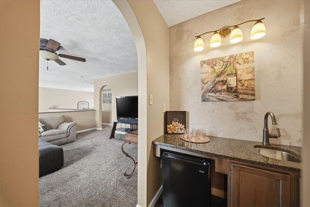 140 Cedar Ridge Dr, Center Twp, PA 15061