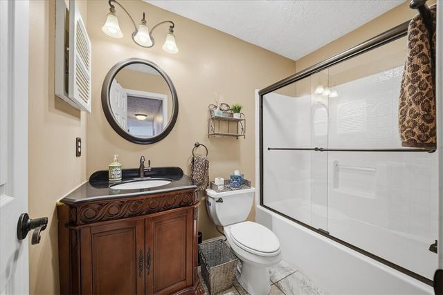 140 Cedar Ridge Dr, Center Twp, PA 15061