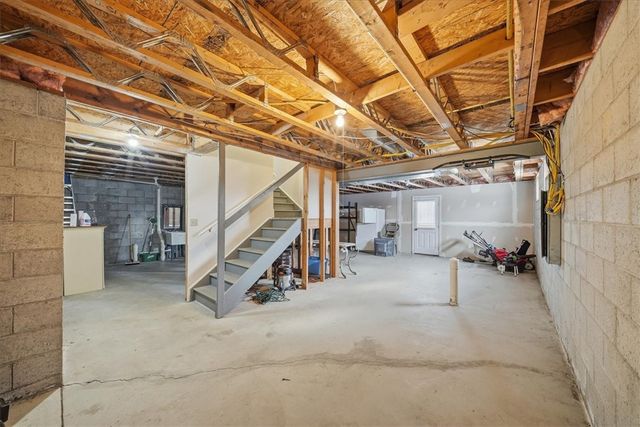 140 Cedar Ridge Dr, Center Twp, PA 15061