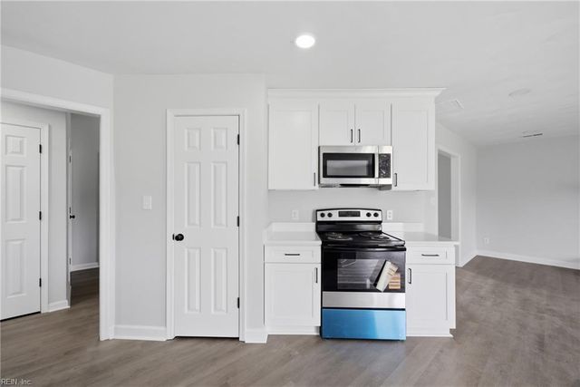 2084 Nansemond PW, Suffolk, VA 23434