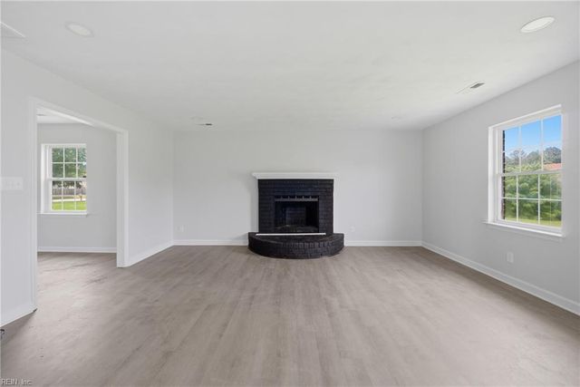 2084 Nansemond PW, Suffolk, VA 23434
