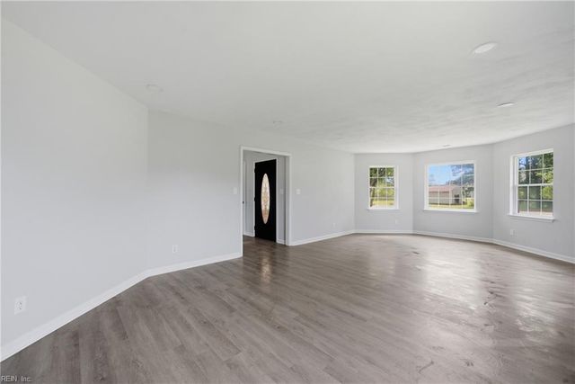 2084 Nansemond PW, Suffolk, VA 23434