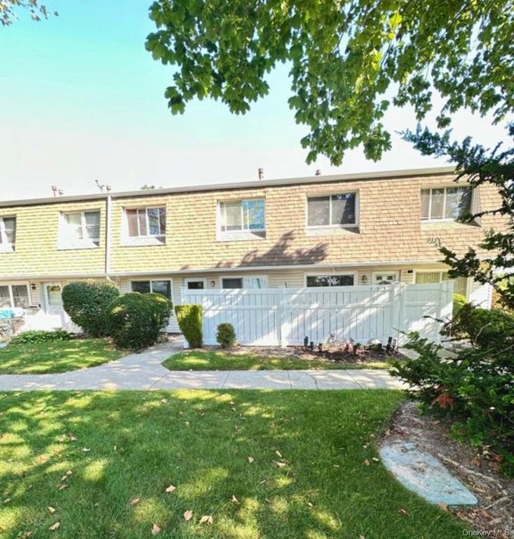 154 Storm Drive, Holtsville, NY 11742