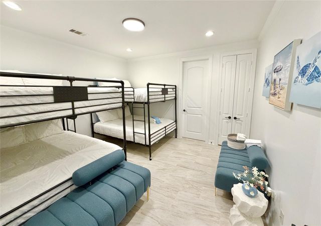 415 Avenue I, Dickinson, TX 77539