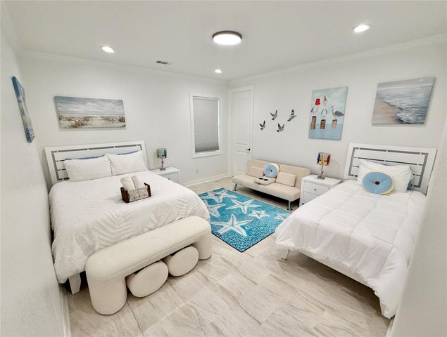 415 Avenue I, Dickinson, TX 77539