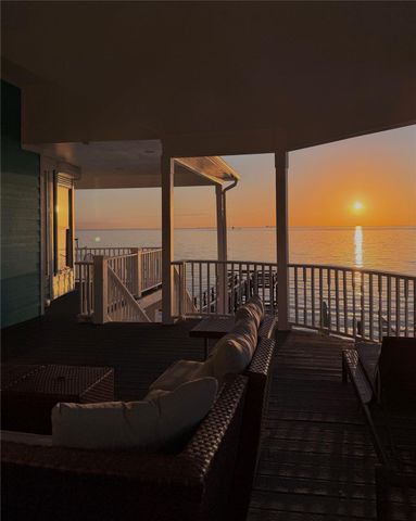 415 Avenue I, Dickinson, TX 77539