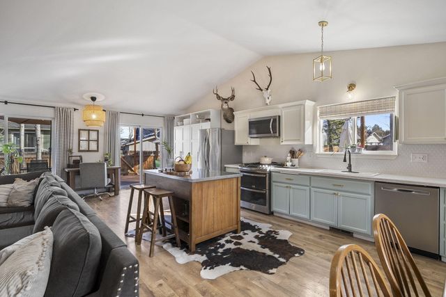 21374 Starling Drive, Bend, OR 97701