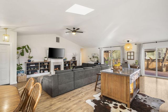 21374 Starling Drive, Bend, OR 97701