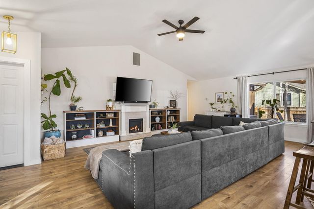 21374 Starling Drive, Bend, OR 97701