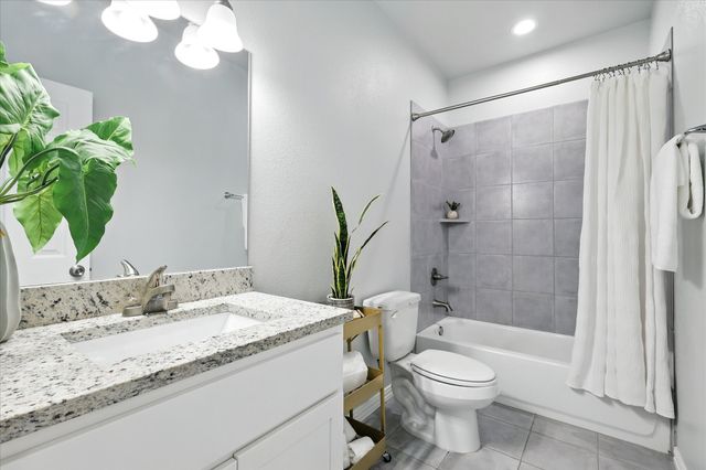 1601 Jupiter Lane, Ennis, TX 75119