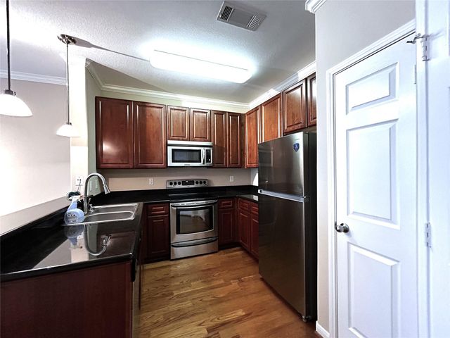 9200 Westheimer Road 306, Houston, TX 77063