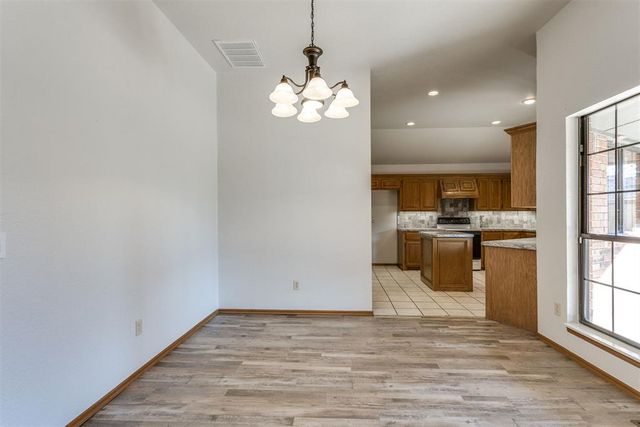 1400 Chimney Hill Road, Yukon, OK 73099