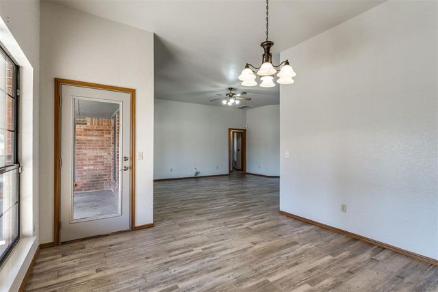 1400 Chimney Hill Road, Yukon, OK 73099