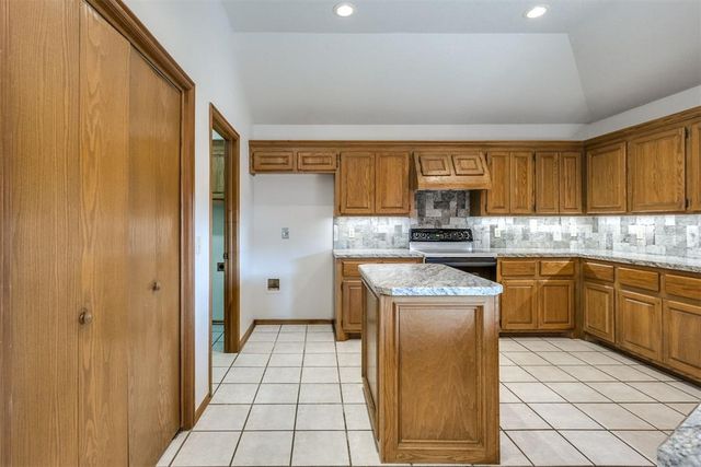 1400 Chimney Hill Road, Yukon, OK 73099