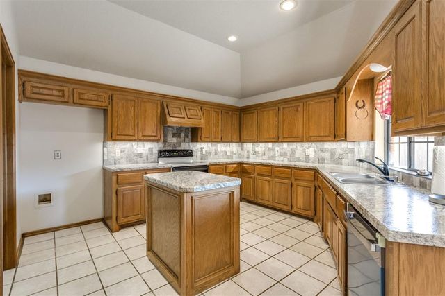 1400 Chimney Hill Road, Yukon, OK 73099