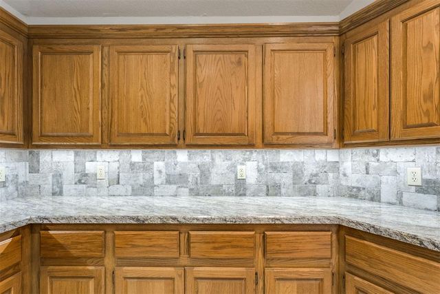 1400 Chimney Hill Road, Yukon, OK 73099