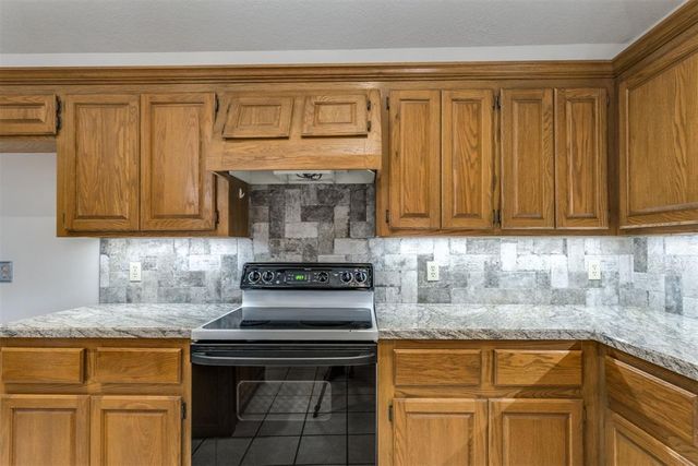 1400 Chimney Hill Road, Yukon, OK 73099