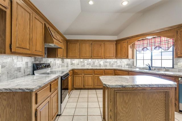 1400 Chimney Hill Road, Yukon, OK 73099