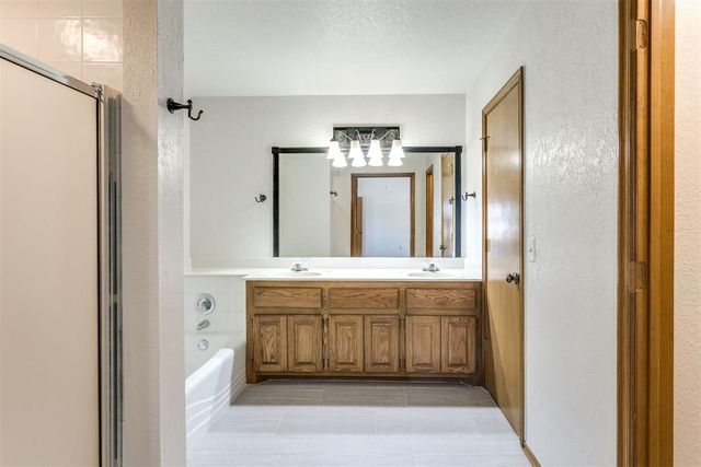 1400 Chimney Hill Road, Yukon, OK 73099