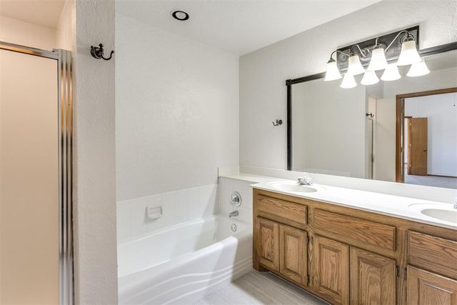 1400 Chimney Hill Road, Yukon, OK 73099