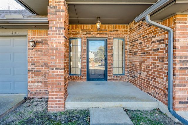 1400 Chimney Hill Road, Yukon, OK 73099