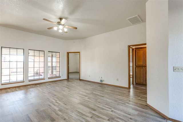 1400 Chimney Hill Road, Yukon, OK 73099