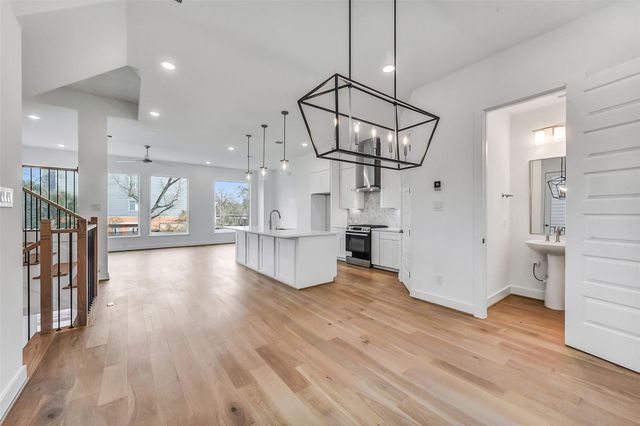 806 Fisher Street A, Houston, TX 77018