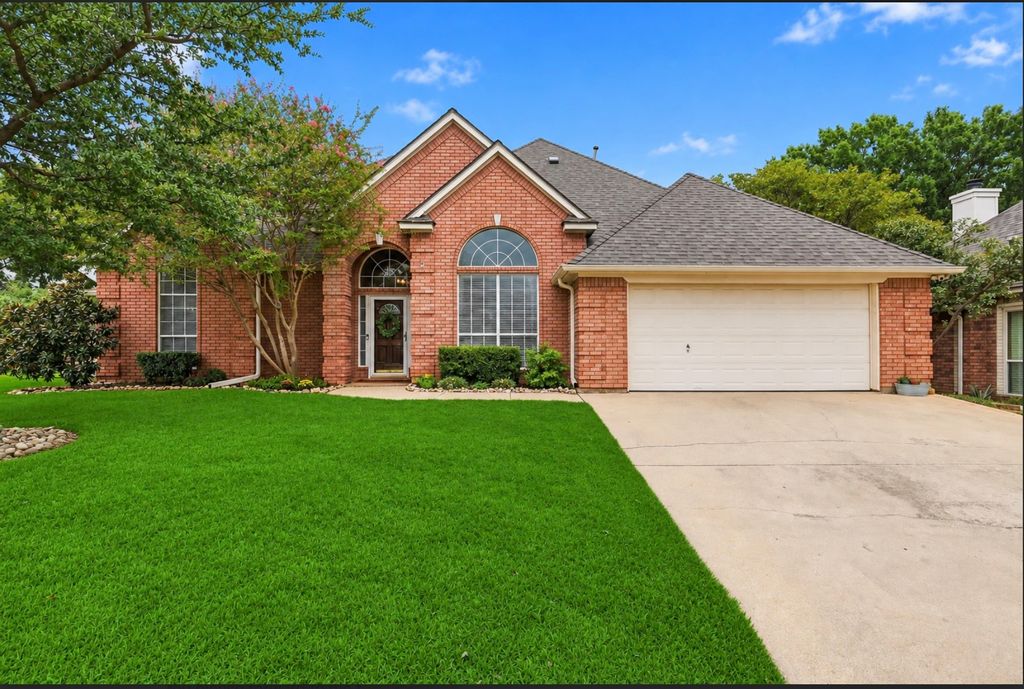 2705 Mimosa Court, Bedford, TX 76021